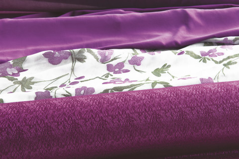 Crilù ingrosso tessuti dispone di una vasta gamma di tessuti di altissima qualità per donna. Potrete acquistare all’ingrosso tessuti di pregio come: seta - raso - crepe - chiffon - cady - velluti - ecopelle - cotoni - lino - pizzi - macramè - jacquard - tessuti ricamati - uniti e stampati - jersey lana - viscosa - cotone - lino.