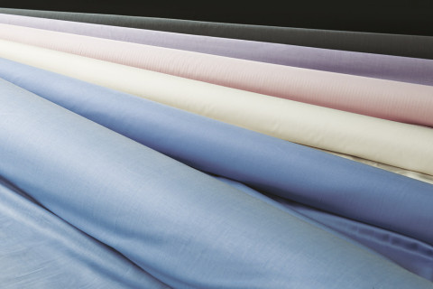Crilù ingrosso tessuti dispone di una vasta gamma di tessuti di altissima qualità per la camiceria uomo. Potrete acquistare all’ingrosso tessuti di pregio per realizzare camice di elevata qualità come: cotone - lino - seta.